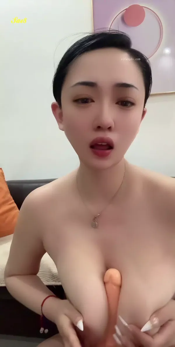 【高级会员专享】快手极品尤物巨乳美少妇一个小球球高清自慰1